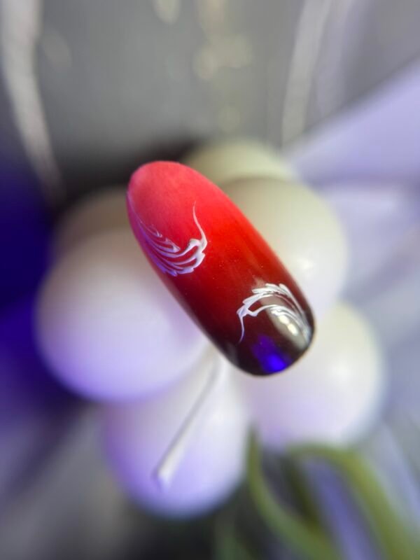 Από τεχνήτρια → εκπαιδεύτρια νυχιών (online instructor)» με εξειδίκευση σε ombré & γραμμικό σχέδιο